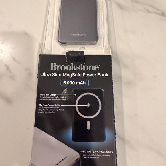 Brookstone Other - Brookstone Black Slim MagSafe Charger